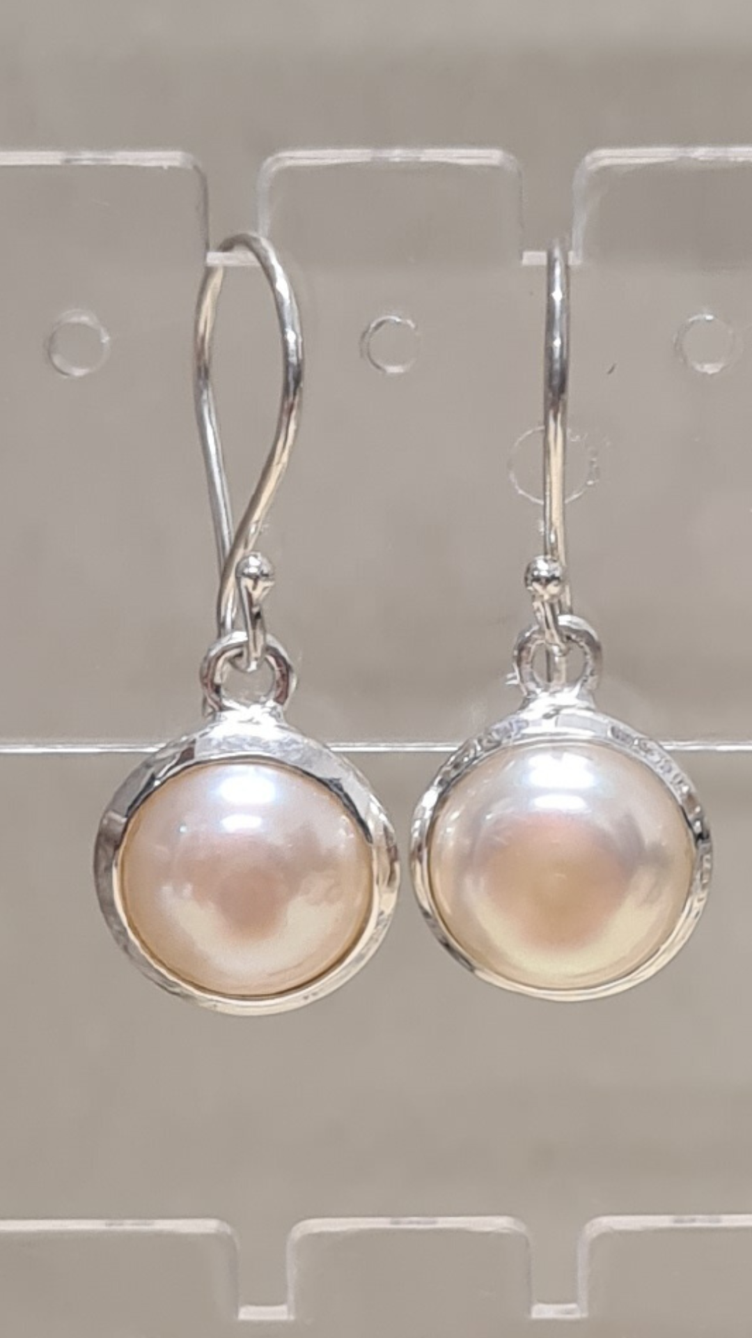 Freshwater cream pearl dangle earring encased in sterling silver 6033