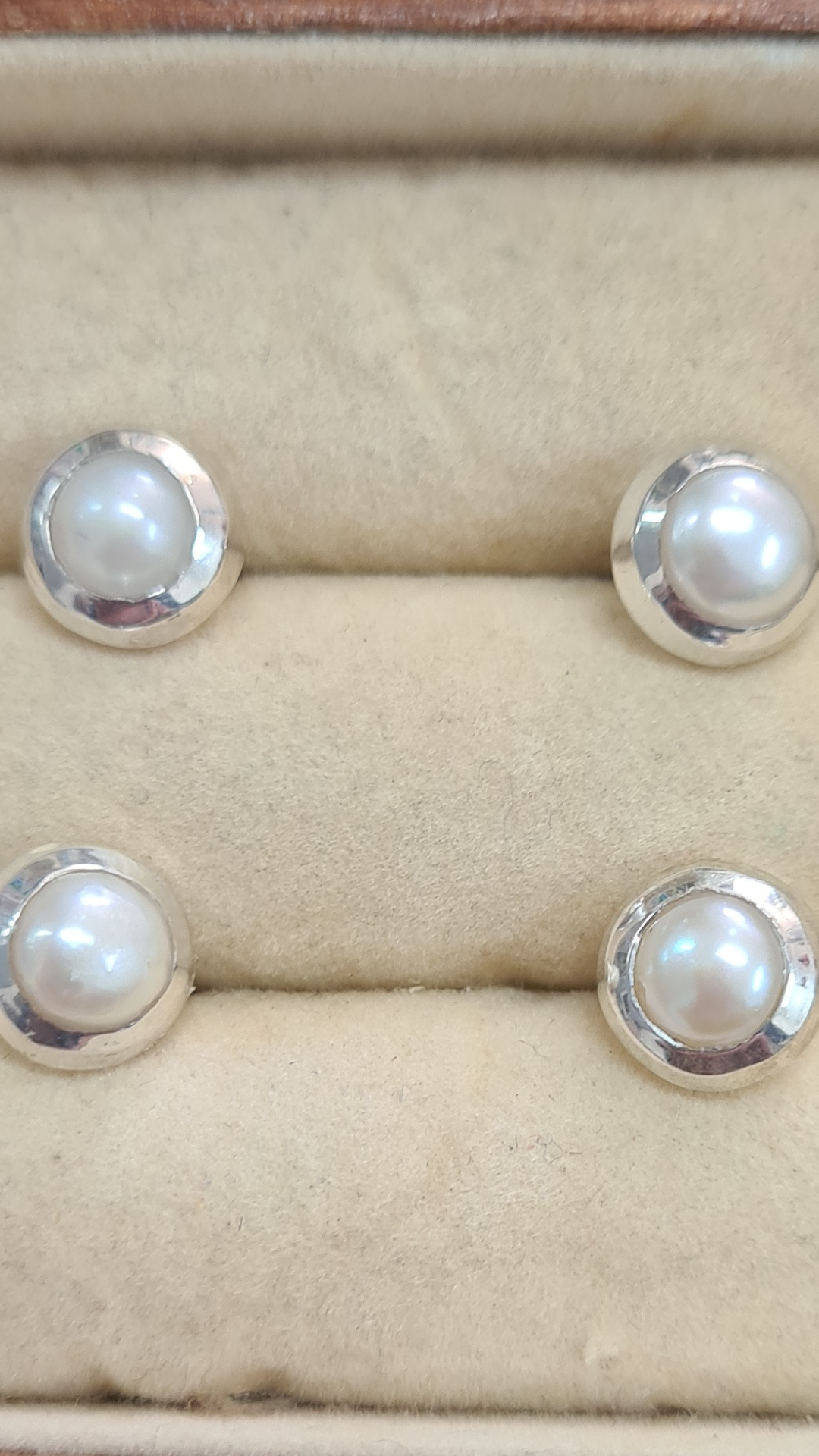 Sterling silver / fresh water pearl stud earrings